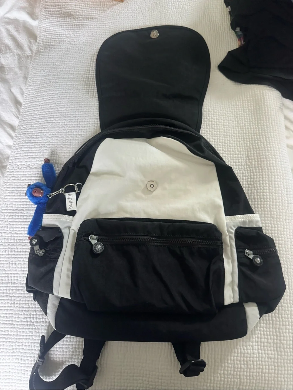 Kipling spacious flap